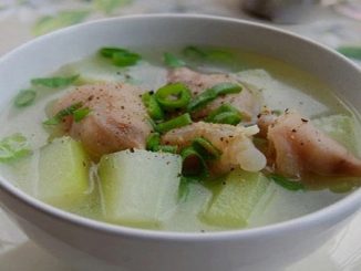 Canh đu đủ nấu sườn non thanh mát